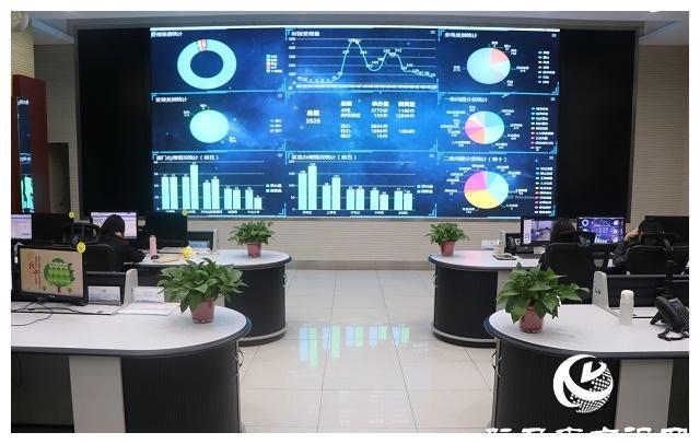 駐馬店市副市長(zhǎng)孫繼偉現(xiàn)場(chǎng)接聽“12345”政務(wù)服務(wù)熱線，搭建政民互動(dòng)橋梁